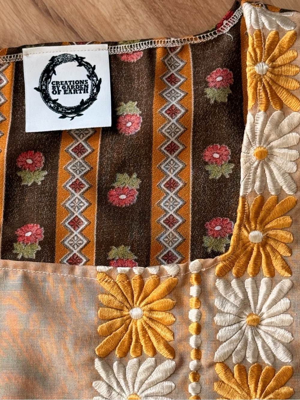 Handmade vintage fabric -Embroidered top - Picture 6 of 8